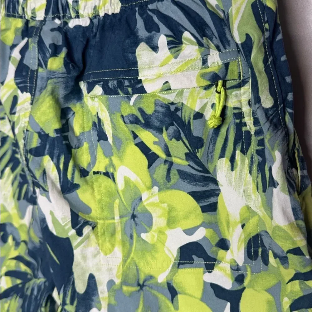 The‎ North Face Flashdry Men's Class V Pull-On Tropical Camo Shorts. Size Small.